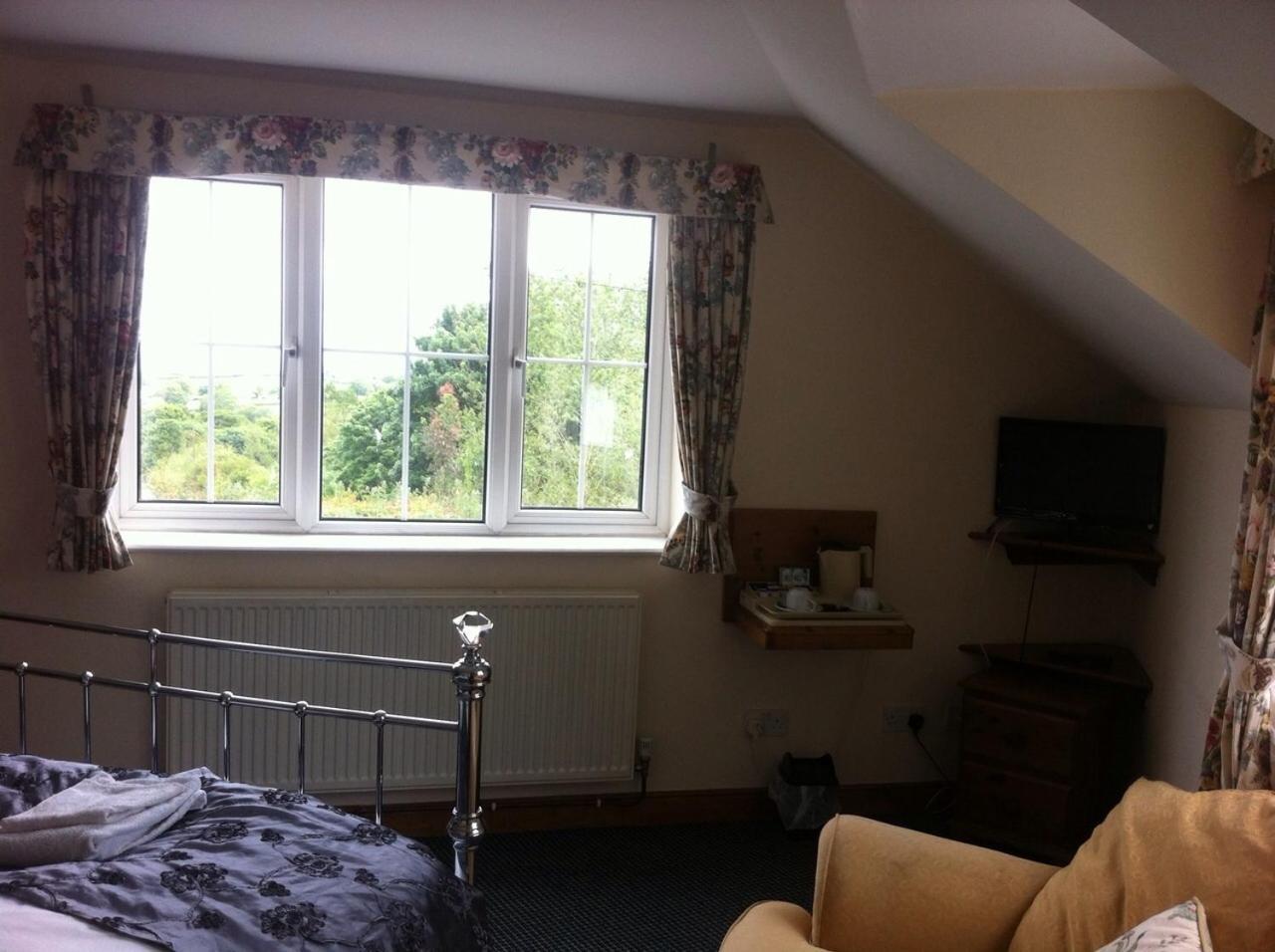 The Glan Yr Afon Inn Holywell  Exteriör bild