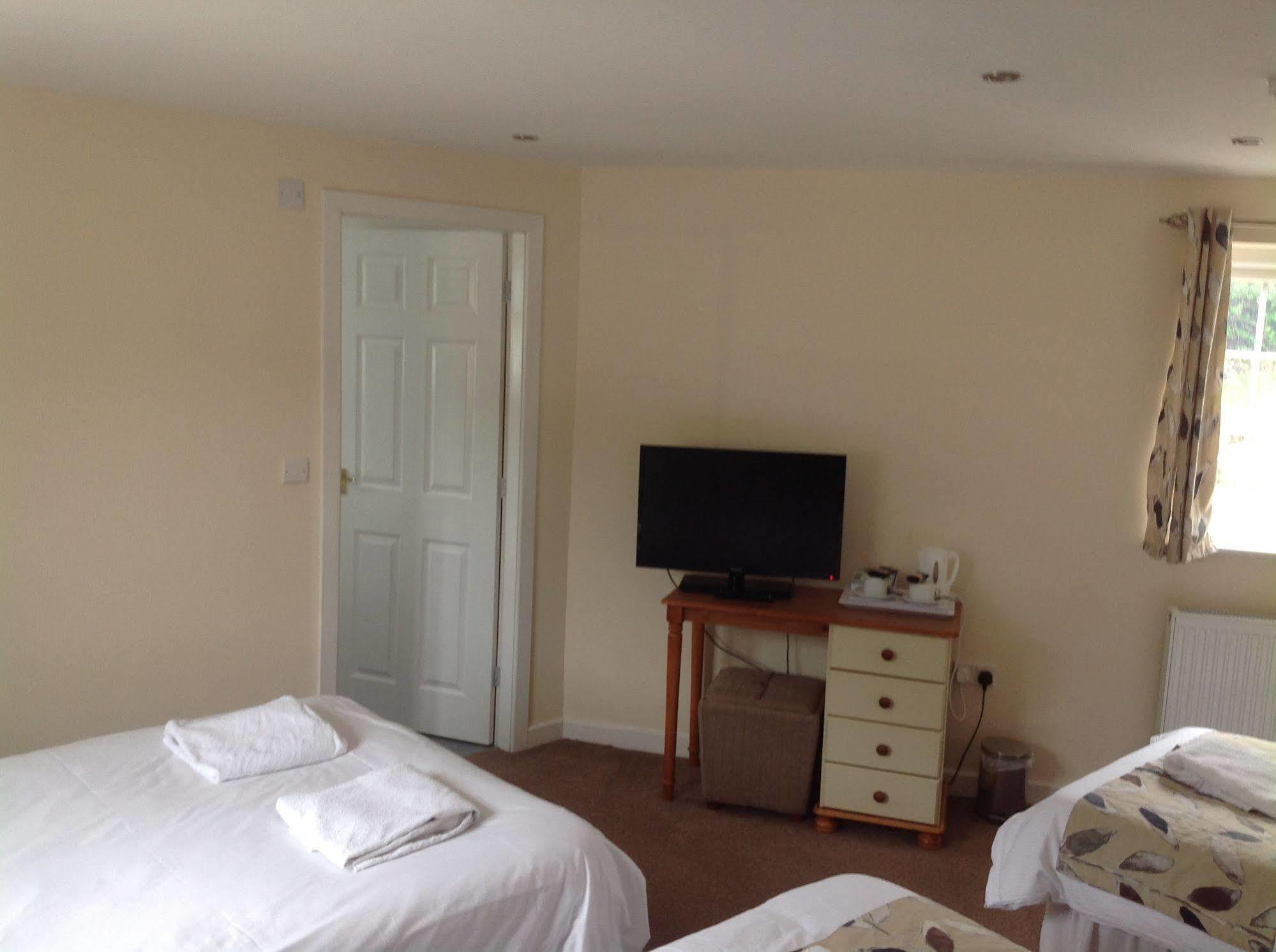 The Glan Yr Afon Inn Holywell  Exteriör bild